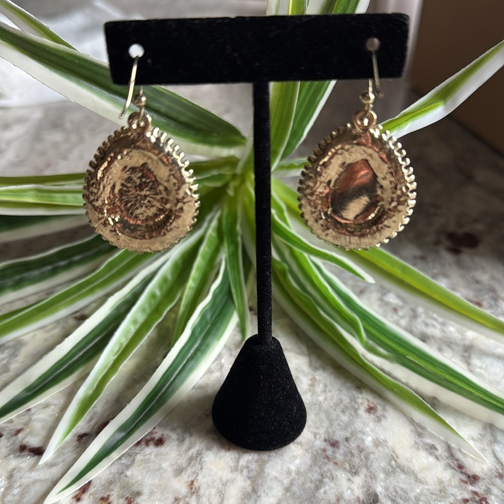 Elegant Teardrop Earrings - Picture 2 of 6